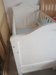 全新未用实木白色高端宝宝婴儿床1-12岁适用 全新未用实木白色高端宝宝婴儿床1-12岁适用
