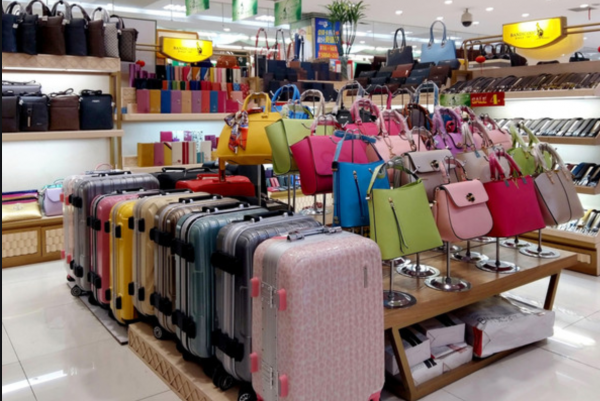 奥特莱斯特卖各类一线大牌鞋服箱包 奥特莱斯特卖各类一线大牌鞋服箱包