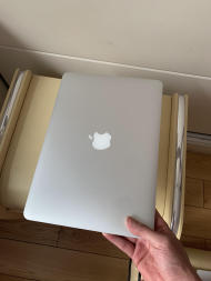 苹果PRO笔记本。双系统,金属机身。高端货。 苹果PRO笔记本。双系统,金属机身。高端货。